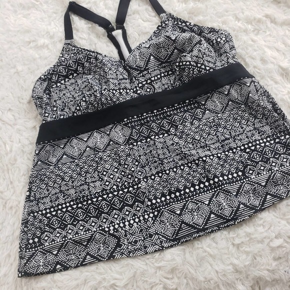 Kona Sol black Aztec and Geometric Swimsuit top - Picture 7 of 8